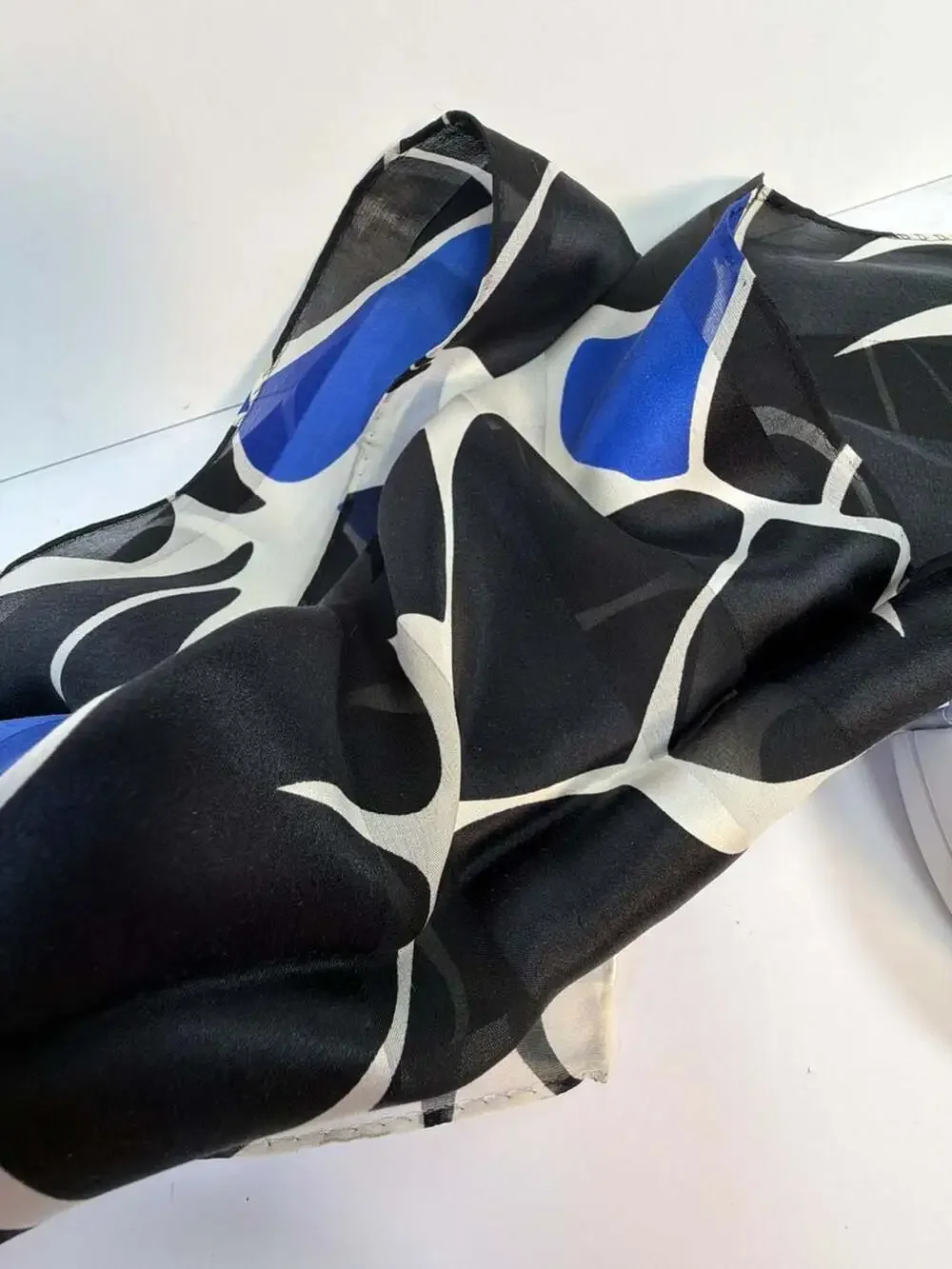 Vintage‎ 1987 Ginnie Johansen 100% Silk Abstract Floral Scarf